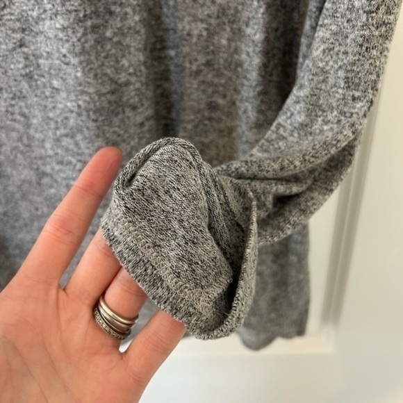 Gibson Grey Sweater (M) - Picture 3 of 4